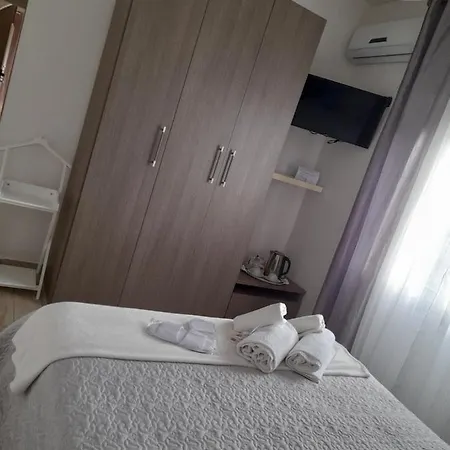 Residenza La Ferula Apartrooms *